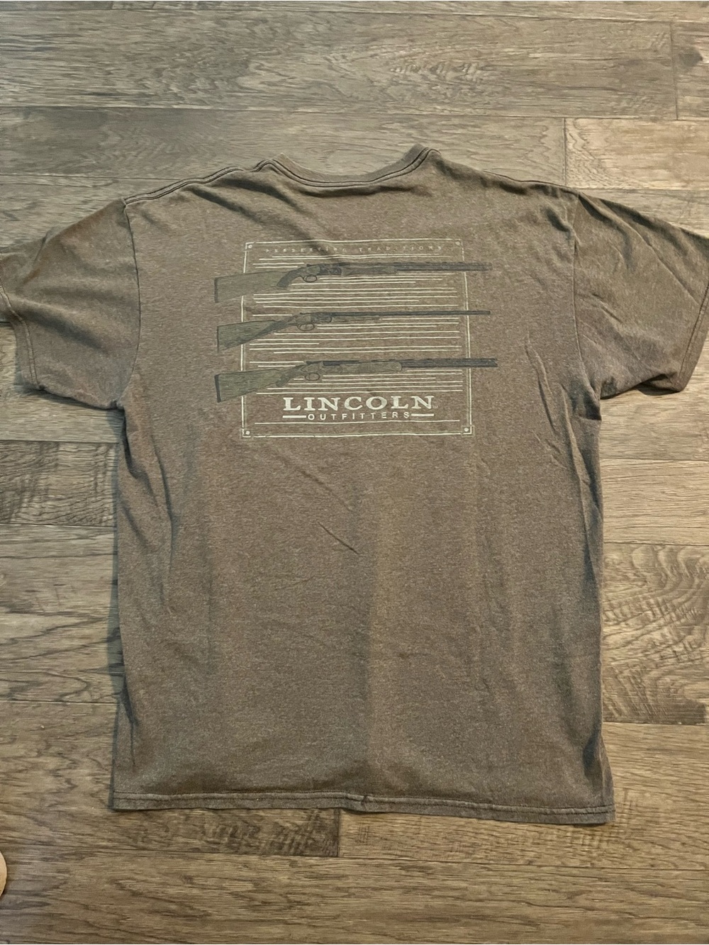 Lincoln Outfitters Tee Shirt